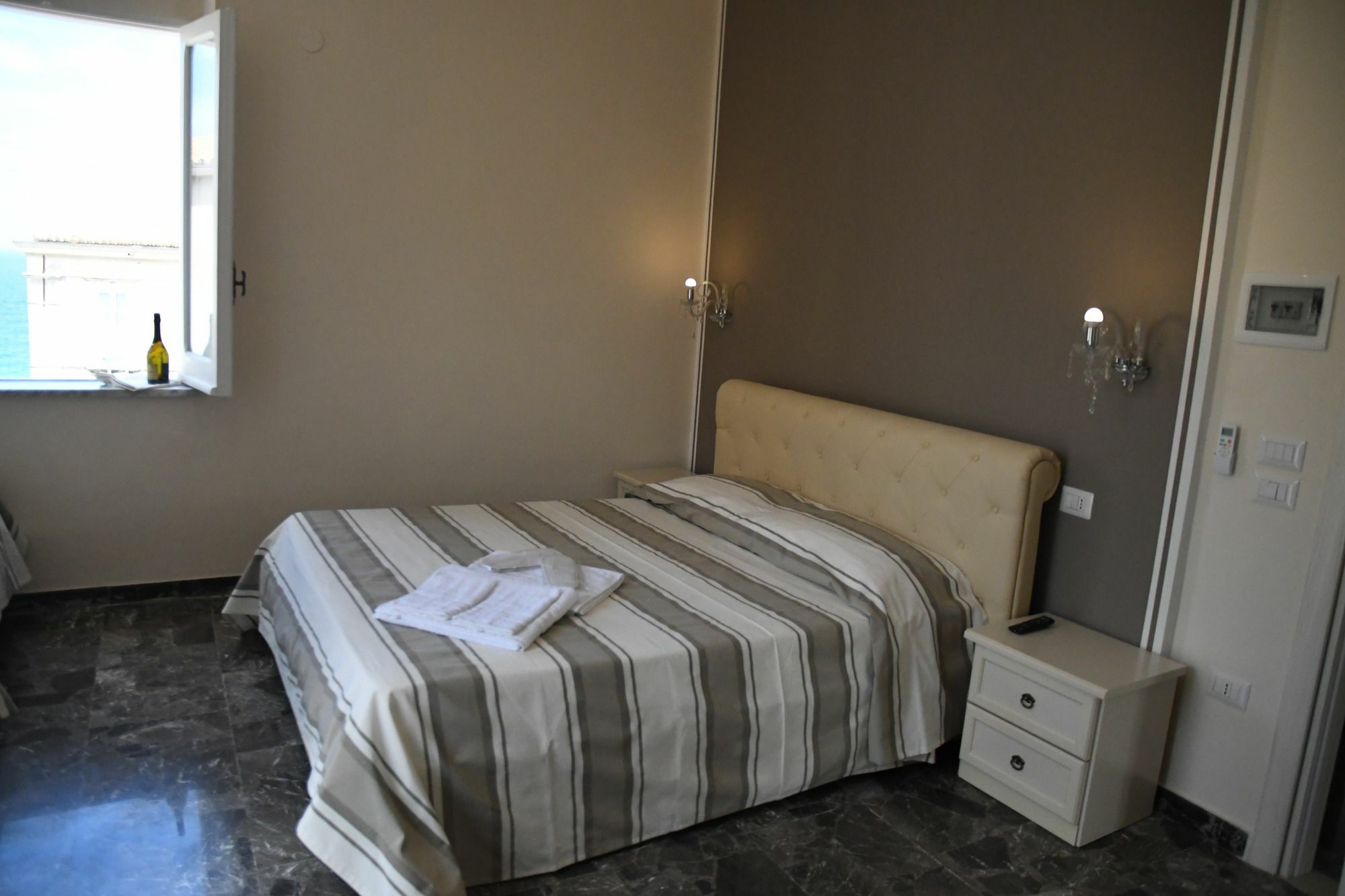 B&B The Tower Тропея Экстерьер фото